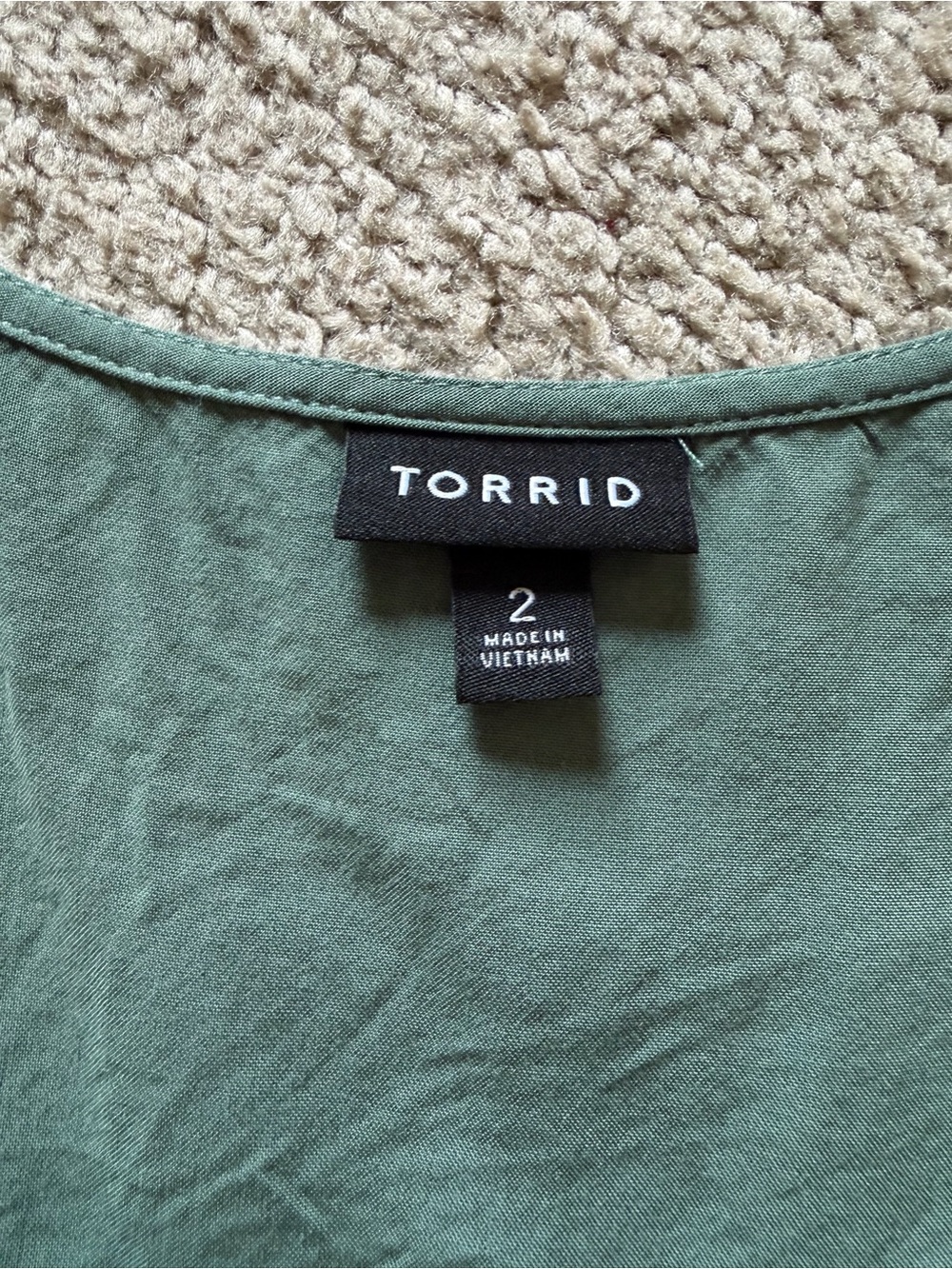 torrid ~ Green Washable Challis Side Tie Short Sleeve Top ~ Size 2 (2X/18-20) - Picture 6 of 7